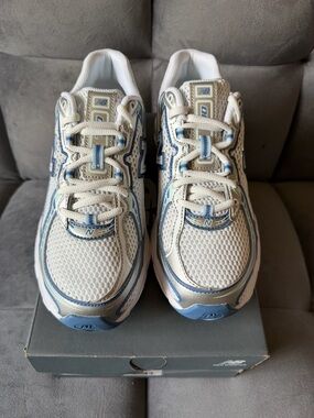New Balance GR740LB Size 7Y / 8.5W PZ740LB damaged box
